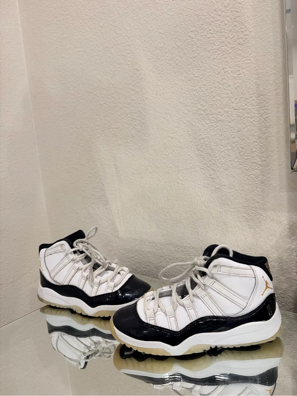 Jordan  11 Retro kids 13c White & Black High-Top Basketball Sneakers